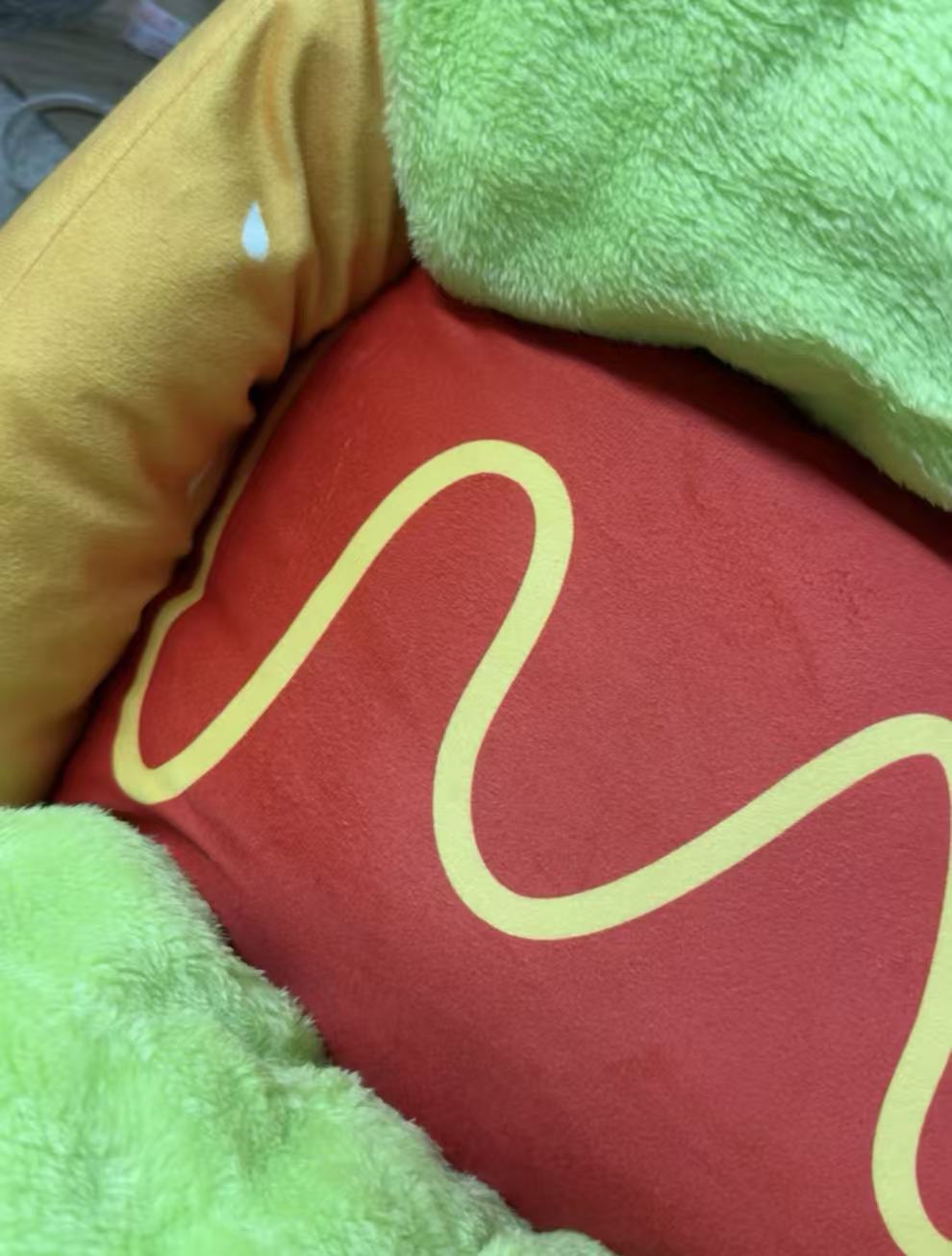 Creative hot dog-shaped pet mat