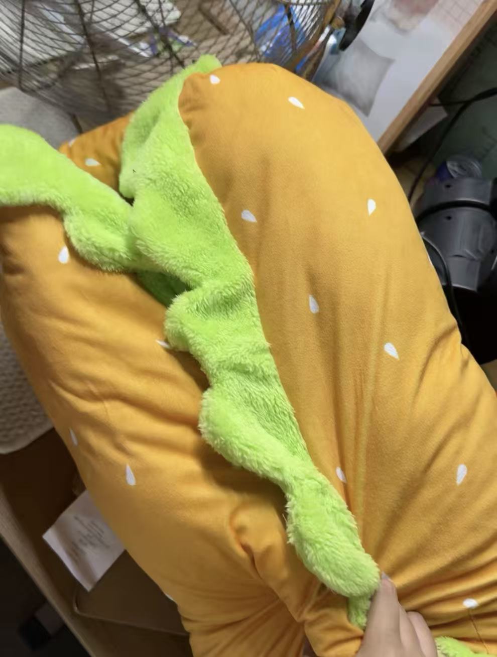 Creative hot dog-shaped pet mat