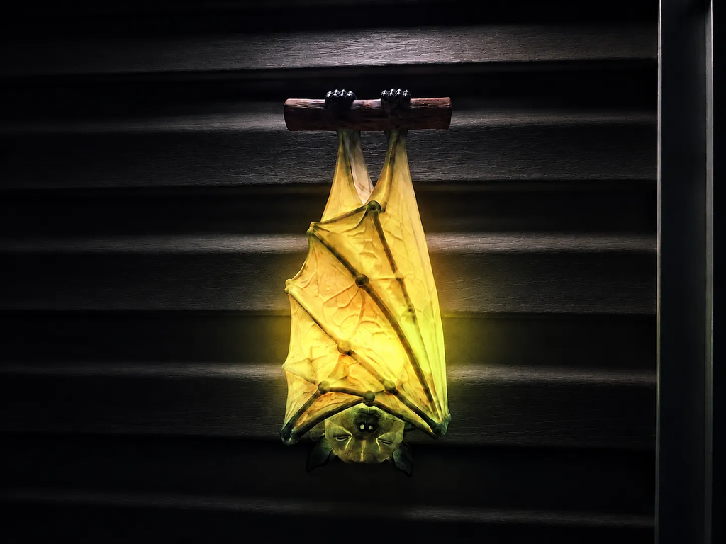 Glowing Hanging Bat Halloween Light – Gothic Outdoor Porch & Wall Decoration