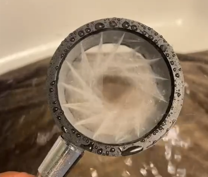 Creative pet foot-washing shower attachment