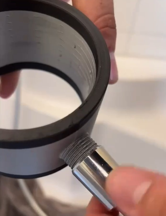 Creative pet foot-washing shower attachment
