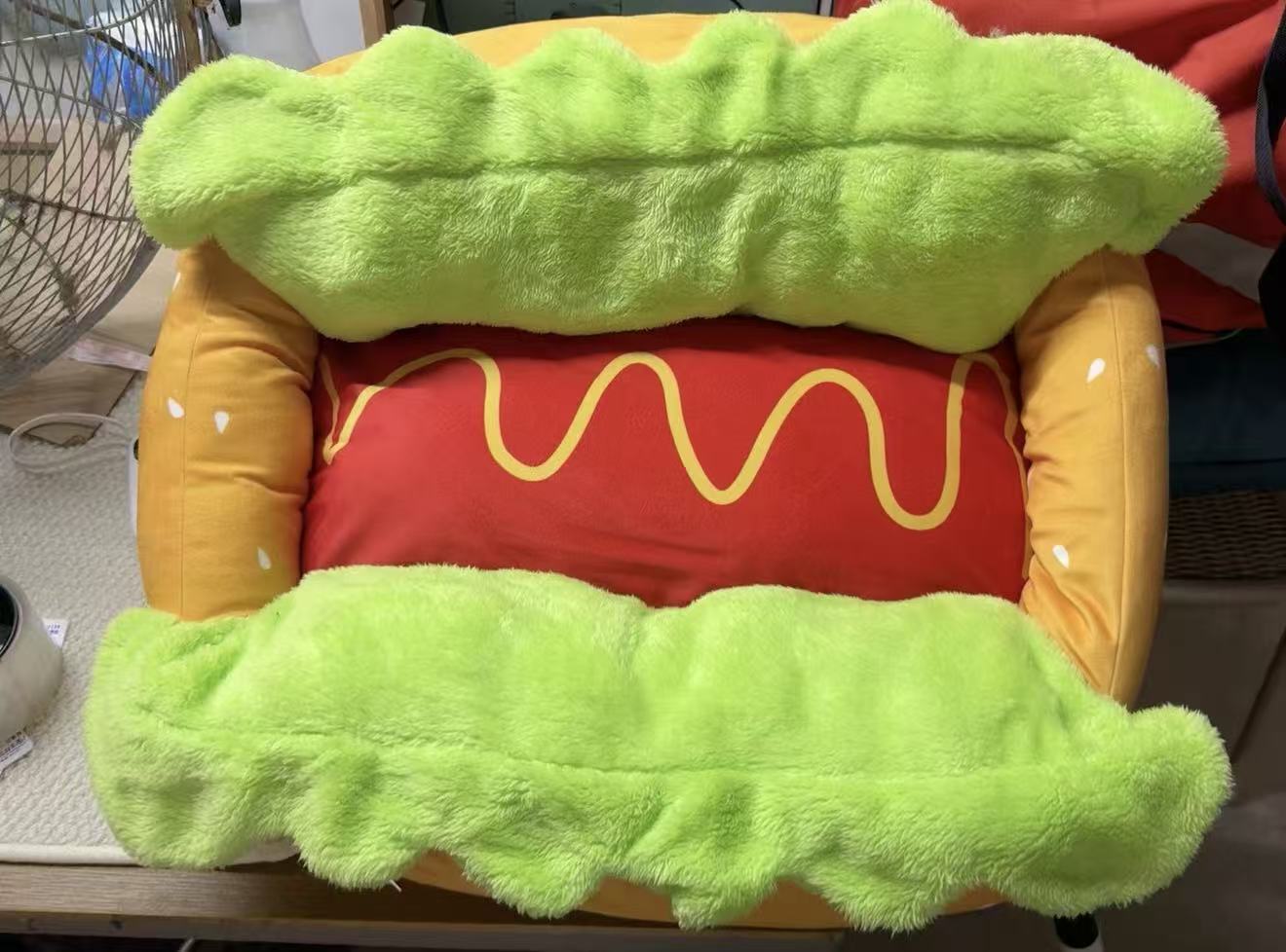 Creative hot dog-shaped pet mat