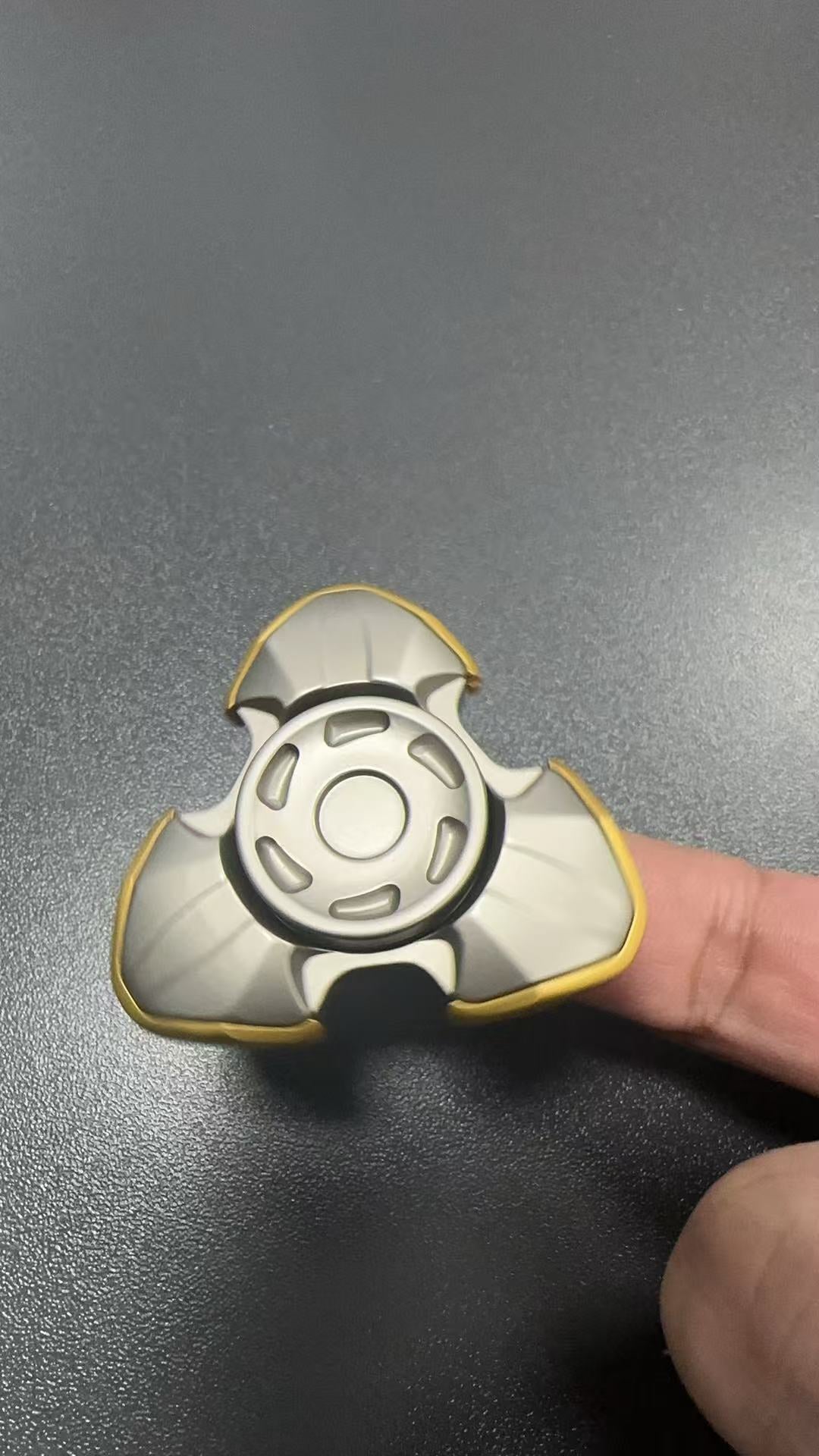 Metal mecha-style finger spinner