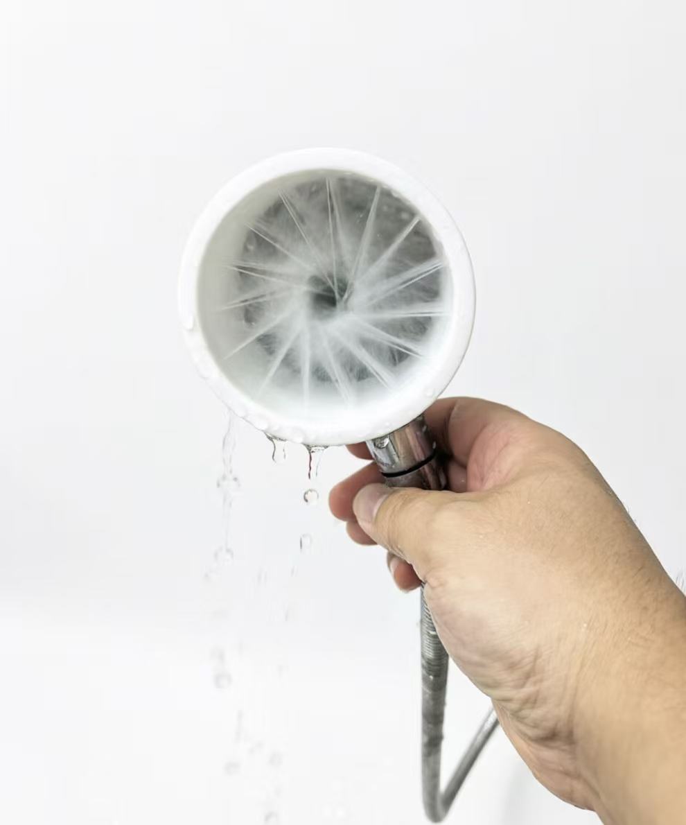 Creative pet foot-washing shower attachment