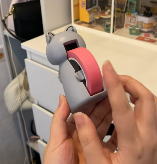 Cat-shaped tape cutter