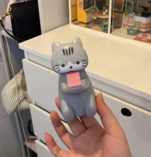 Cat-shaped tape cutter