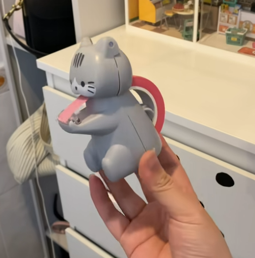 Cat-shaped tape cutter